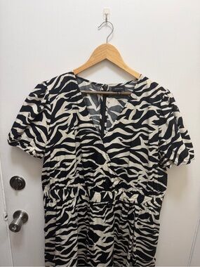 Who What Wear Black and Cream Zebra-Pattern Maxi Dress